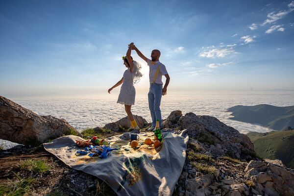 Հարսանիք լեռներում՝ ամպերից վեր. Խուստուփի հայտնի զույգի պատմությունը Հարսանիք լեռներում՝ ամպերից վեր. Խուստուփի հայտնի զույգի պատմությունը - Sputnik Արմենիա