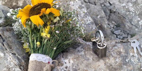 Հարսանիք լեռներում՝ ամպերից վեր. Խուստուփի հայտնի զույգի պատմությունը Հարսանիք լեռներում՝ ամպերից վեր. Խուստուփի հայտնի զույգի պատմությունը - Sputnik Արմենիա