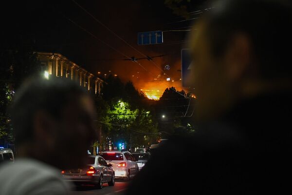 Խոշոր հրդեհ Մատենադարանի տարածքում. կրակը տեսանելի է քաղաքի տարբեր մասերից. լուսանկարներ - Sputnik Արմենիա