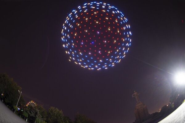 Հայաստանում առաջին անգամ լուսային դրոն շոու կազմակերպվեց. տեսանյութ և լուսանկարներ Հայաստանում առաջին անգամ լուսային դրոն շոու կազմակերպվեց. տեսանյութ և լուսանկարներ - Sputnik Արմենիա