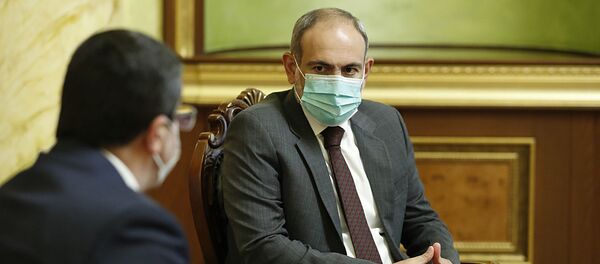 Премьер-министр Никол Пашинян встретился с президентом Карабаха Араиком Арутюняном (21 сентября 2020). Еревaн Премьер-министр Никол Пашинян встретился с президентом Карабаха Араиком Арутюняном (21 сентября 2020). Еревaн - Sputnik Արմենիա