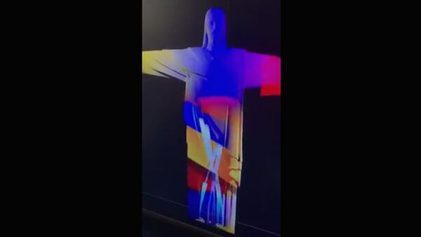 Знаменитая статуя Иисуса Христа в Рио-де-Жанейро окрасилась сегодня в цвета армянского триколора - Sputnik Արմենիա