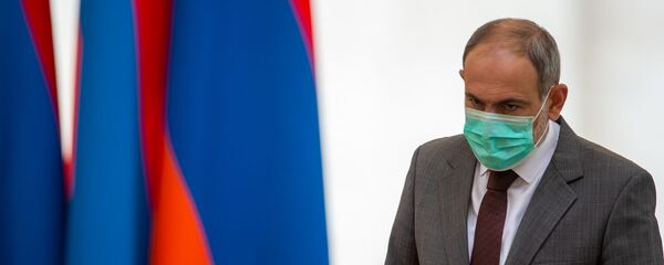 Премьер-министр Никол Пашинян перед началом церемонии награждения в честь Дня Независимости Армении (21 сентября 2020). Еревaн - Sputnik Армения