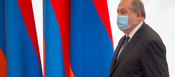 Президент Армен Саркисян во время церемонии награждения в честь Дня Независимости Армении (21 сентября 2020). Еревaн - Sputnik Армения