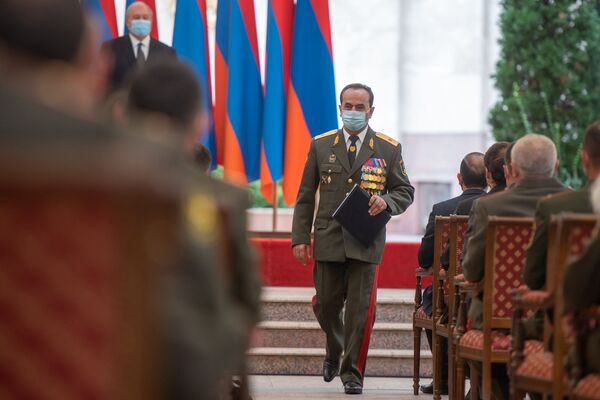 Президент Армении наградил свыше 70 военных за вклад в дело защиты Отечества - Sputnik Армения