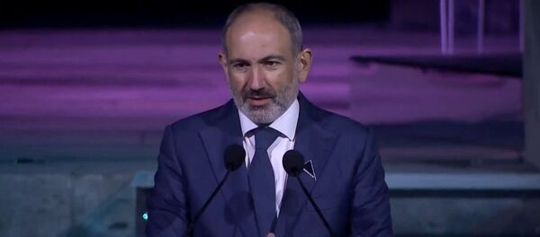 Премьер-министр Никол Пашинян во время речи на церемонии награждения Герой нашего времени в храме Звартноц (21 сентября 2020). Еревaн - Sputnik Армения
