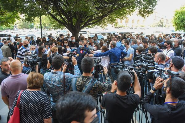 «Բուհը չի կարող անորոշության մեջ ապրել». ՀՊՏՀ–ն բողոքի ակցիա է անում կառավարության դիմաց - Sputnik Արմենիա