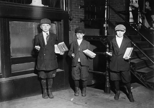 Дети продают жевательную резинку, 1912 год Дети продают жевательную резинку, 1912 год - Sputnik Армения
