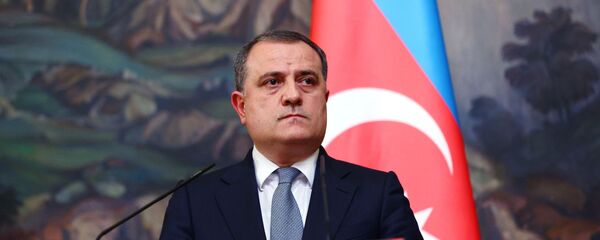 Министр иностранных дел Азербайджана Джейхун Байрамов на пресс-конференции по итогам встречи с министром иностранных дел РФ (26 августа 2020). Москвa Министр иностранных дел Азербайджана Джейхун Байрамов на пресс-конференции по итогам встречи с министром иностранных дел РФ (26 августа 2020). Москвa - Sputnik Արմենիա