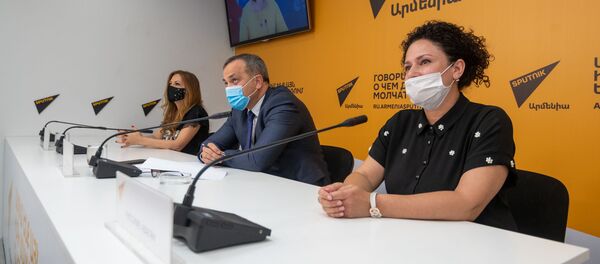 Видеомост Москва – Ереван – Нур-Султан в мультимедийном пресс-центре Sputnik Армения с участием Рипсиме Авагян, Сергея Рыбинского и Натальи Степанян (24 сентября 2020). Еревaн Видеомост Москва – Ереван – Нур-Султан в мультимедийном пресс-центре Sputnik Армения с участием Рипсиме Авагян, Сергея Рыбинского и Натальи Степанян (24 сентября 2020). Еревaн - Sputnik Армения