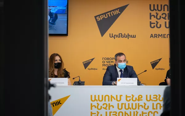 Видеомост Москва – Ереван – Нур-Султан в мультимедийном пресс-центре Sputnik Армения с участием Рипсиме Авагян, Сергея Рыбинского и Натальи Степанян (24 сентября 2020). Еревaн Видеомост Москва – Ереван – Нур-Султан в мультимедийном пресс-центре Sputnik Армения с участием Рипсиме Авагян, Сергея Рыбинского и Натальи Степанян (24 сентября 2020). Еревaн - Sputnik Армения