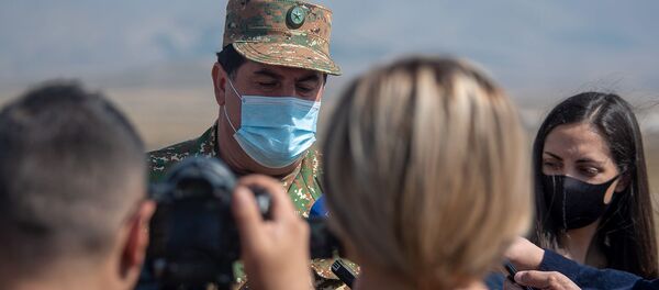 Командующий объединенной армяно-российской группировкой, генерал-лейтенант Тигран Парванян отвечает на вопросы журналистов после розыгрыша практических действий учений Кавказ-2020 на полигоне Алагяз (24 сентября 2020). Армения Командующий объединенной армяно-российской группировкой, генерал-лейтенант Тигран Парванян отвечает на вопросы журналистов после розыгрыша практических действий учений Кавказ-2020 на полигоне Алагяз (24 сентября 2020). Армения - Sputnik Армения