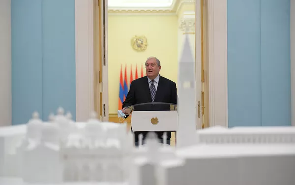 Под эгидой Президентов Армении и Италии в резиденции президента Армена Саркисяна открылась выставка выдающихся произведений итальянского искусства (24 сентября 2020). Ереван Под эгидой Президентов Армении и Италии в резиденции президента Армена Саркисяна открылась выставка выдающихся произведений итальянского искусства (24 сентября 2020). Ереван - Sputnik Армения