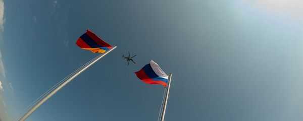 Армянские и российские военнослужащие разыгрывают боевые тактические действия в рамках стратегического командно-штабного учения «Кавказ-2020» на высокогорном полигоне «Алагяз» в Армении (24 сентября 2020). - Sputnik Արմենիա