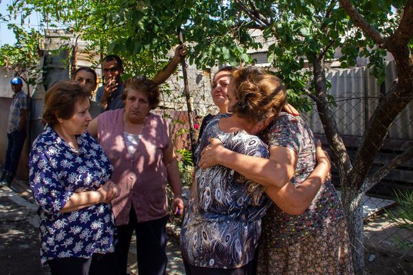 Армянские погорельцы: как жители села Птхунк вдруг остались без крыши над головой Армянские погорельцы: как жители села Птхунк вдруг остались без крыши над головой - Sputnik Армения