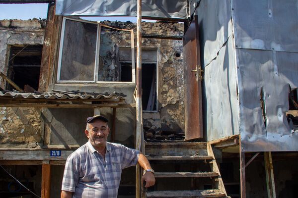 «Բալես, ո՞ւր գնանք, տուն չունենք». Պտղունքում հրդեհի հետևանքով 14 ընտանիք անօթևան մնացին «Բալես, ո՞ւր գնանք, տուն չունենք». Պտղունքում հրդեհի հետևանքով 14 ընտանիք անօթևան մնացին - Sputnik Արմենիա