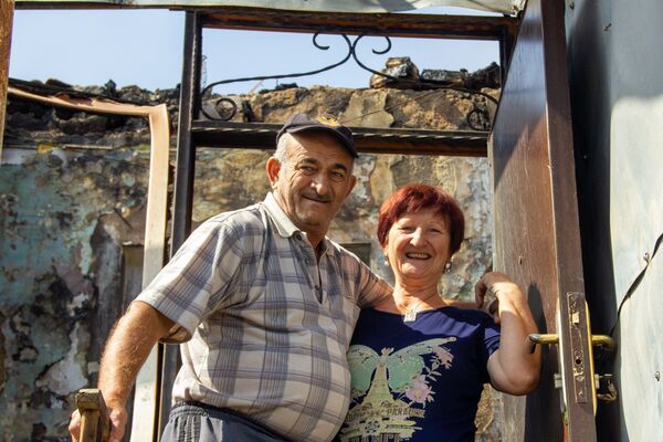 «Բալես, ո՞ւր գնանք, տուն չունենք». Պտղունքում հրդեհի հետևանքով 14 ընտանիք անօթևան մնացին «Բալես, ո՞ւր գնանք, տուն չունենք». Պտղունքում հրդեհի հետևանքով 14 ընտանիք անօթևան մնացին - Sputnik Արմենիա