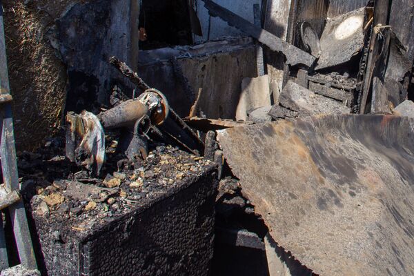 «Բալես, ո՞ւր գնանք, տուն չունենք». Պտղունքում հրդեհի հետևանքով 14 ընտանիք անօթևան մնացին «Բալես, ո՞ւր գնանք, տուն չունենք». Պտղունքում հրդեհի հետևանքով 14 ընտանիք անօթևան մնացին - Sputnik Արմենիա