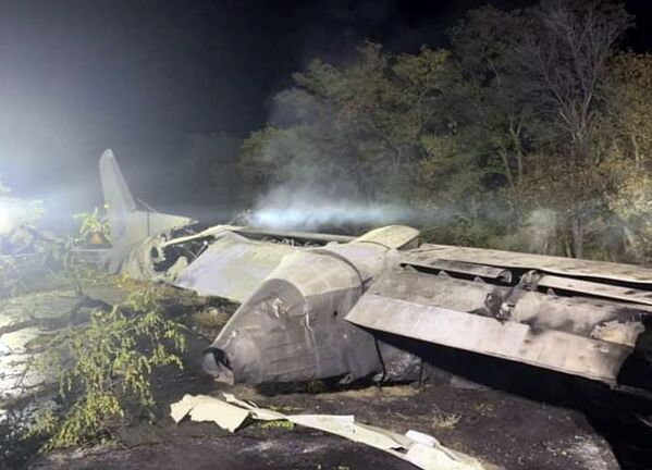 Обломки военного самолета Ан-26 после крушения в городе Чугуев недалеко от Харькова (25 сентября 2020). Украина - Sputnik Армения