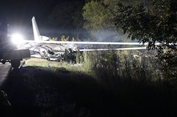 Обломки сгоревшего военного самолета Ан-26 под Чугуевым недалеко от Харькова (25 сентября 2020). Украина - Sputnik Армения