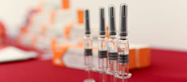 Вакцины против коронавируса демонстрируются на пресс-конференции по новому заводу, построенному для производства вакцины против коронавируса COVID-19 в Sinovac (24 сентября 2020). Пекин Вакцины против коронавируса демонстрируются на пресс-конференции по новому заводу, построенному для производства вакцины против коронавируса COVID-19 в Sinovac (24 сентября 2020). Пекин - Sputnik Армения