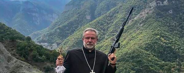 Настоятель монастыря в Дадиванке отец Ованнес Настоятель монастыря в Дадиванке отец Ованнес - Sputnik Արմենիա