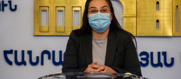 Анна Нагдалян на брифинге с участием Арцруна Ованнисяна (27 сентября 2020). Еревaн - Sputnik Армения