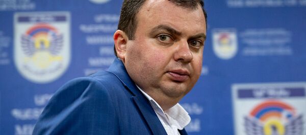 Начальник управления информации аппарата президента Карабаха Ваграм Погосян в пресс-центре Единого информационного центра (27 сентября 2020). Степанакерт Начальник управления информации аппарата президента Карабаха Ваграм Погосян в пресс-центре Единого информационного центра (27 сентября 2020). Степанакерт - Sputnik Արմենիա