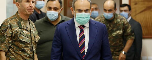 Премьер-министр Никол Пашинян встретился с руководством Генштаба ВС РА во главе с начальником Оником Гаспаряном и замминистром обороны Габриелом Балаяном (27 сентября 2020). Еревaн - Sputnik Արմենիա