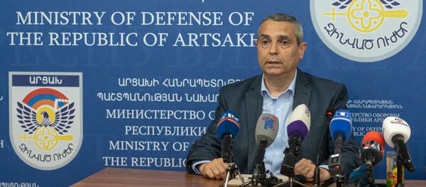 Министр иностранных дел Карабаха Масис Маилян во время брифинга в Едином информационном центре (28 сентября 2020). Степанакерт - Sputnik Армения