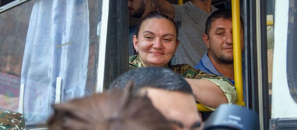 Запись добровольцев для отправки на фронт в военкомате (28 сентября 2020). Еревaн - Sputnik Արմենիա