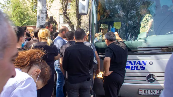 Запись добровольцев для отправки на фронт в военкомате (28 сентября 2020). Еревaн - Sputnik Армения