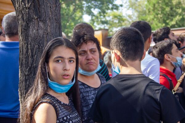 Мам джан, ждем тебя, возвращайся!: в Ереване массово провожают добровольцев в Карабах - Sputnik Армения