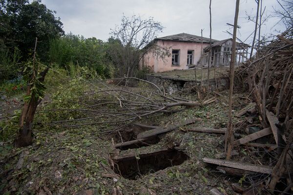 Раненый Мартуни: репортаж из города, в котором погибли женщина и ребенок - Sputnik Армения