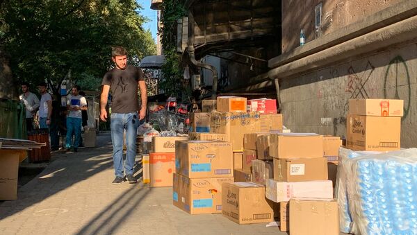 Армянская молодежь по собственной инициативе собрала товары первой необходимости для отправки в Карабах (28 сентября 2020). Еревaн - Sputnik Армения