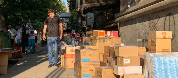 Армянская молодежь по собственной инициативе собрала товары первой необходимости для отправки в Карабах (28 сентября 2020). Еревaн - Sputnik Армения