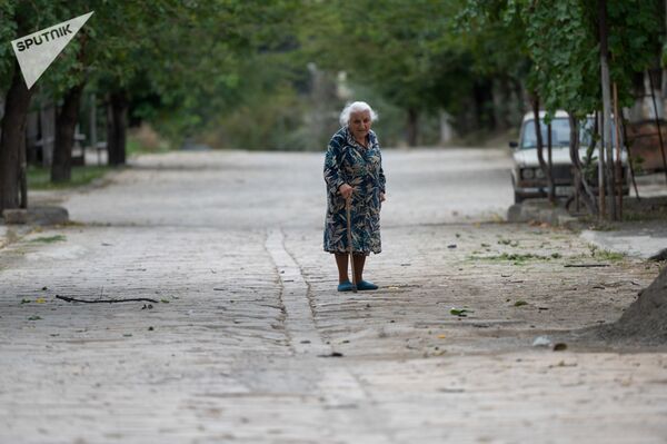 Раненый Мартуни: репортаж из города, в котором погибли женщина и ребенок - Sputnik Армения