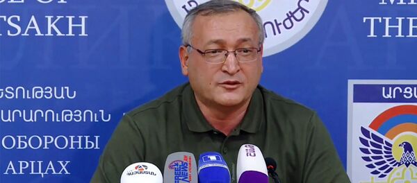 Председатель Национального собрания Карабаха Артур Товмасян во время брифинга Единого информационного центра (28 сентября 2020). Степанакерт - Sputnik Արմենիա