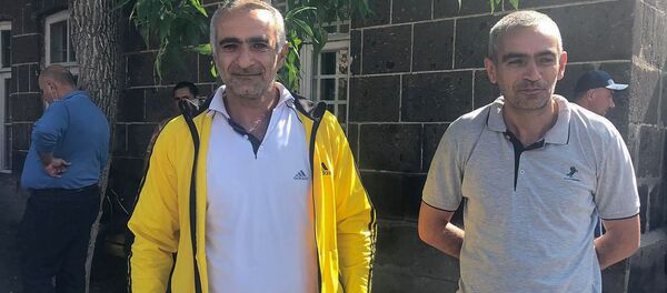 Աստված վերևում է, մենք՝ ներքևում. կամավորական խմբերը շարունակում են Շիրակից մեկնել Արցախ Աստված վերևում է, մենք՝ ներքևում. կամավորական խմբերը շարունակում են Շիրակից մեկնել Արցախ - Sputnik Արմենիա