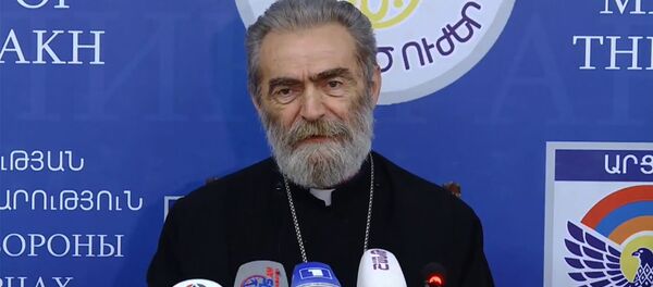 Предводитель Карабахской епархии ААЦ, архиепископ Паргев Мартиросян во время брифинга Единого информационного центра (28 сентября 2020). Степанакерт - Sputnik Արմենիա