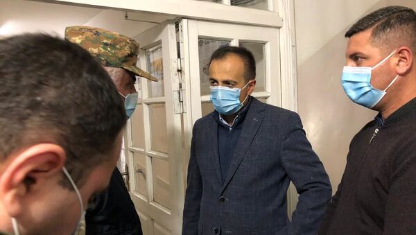 Министр здравоохранения Арсен Торосян в больнице в Варденисе (29 сентября 2020). - Sputnik Армения