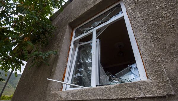 Поврежденный от обстрелов дом в Гадруте - Sputnik Армения