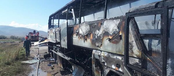 Попавший под обстрел гражданский автобус в Варденисе - Sputnik Արմենիա
