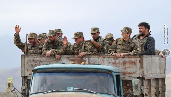 Армянские военнослужащие на передовой - Sputnik Армения