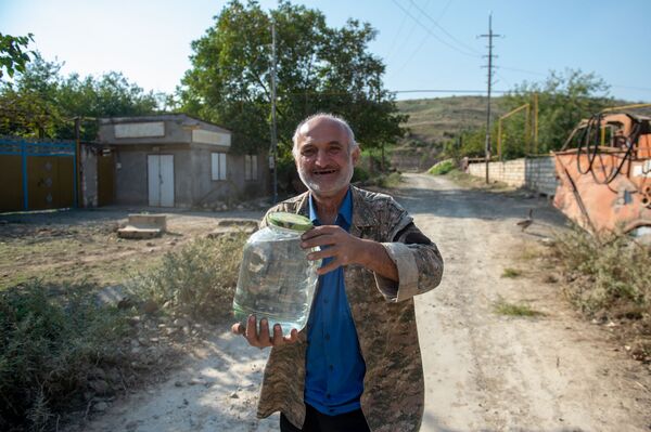 Կանանց ու երեխաներին տարհանել են Մարտակերտից, տղամարդիկ մնալու են մինչև հաղթական ավարտ - Sputnik Արմենիա