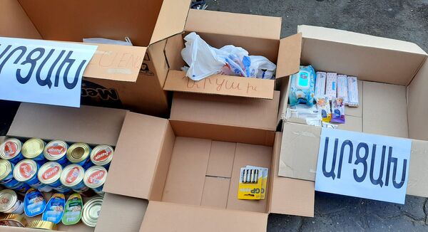 Не сидеть сложа руки даже в тылу: как армянская молодежь помогает Карабаху - Sputnik Армения