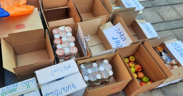 «Ինձ պատերազմ չեն տանում, բայց ես ձեռքերս ծալած չեմ նստում». հանգանակություն բանակի համար «Ինձ պատերազմ չեն տանում, բայց ես ձեռքերս ծալած չեմ նստում». հանգանակություն բանակի համար - Sputnik Արմենիա