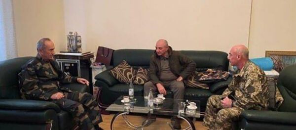 Первый, второй и третий президенты Карабаха обсуждают последние данные (30 сентября 2020). Карабах Первый, второй и третий президенты Карабаха обсуждают последние данные (30 сентября 2020). Карабах - Sputnik Արմենիա