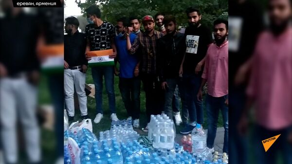В Ереване студенты из Индии отправляют помощь в Карабах - видео В Ереване студенты из Индии отправляют помощь в Карабах - видео - Sputnik Армения