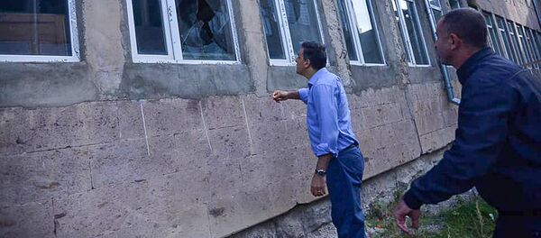 Омбудсмен Арман Татоян посетил попавшие под обстрел населенные пункты Гегаркуника (30 сентября 2020). Гегаркуник Омбудсмен Арман Татоян посетил попавшие под обстрел населенные пункты Гегаркуника (30 сентября 2020). Гегаркуник - Sputnik Армения